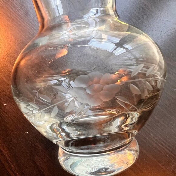 Antique clear etched fluted vase - Picture 3 of 8
